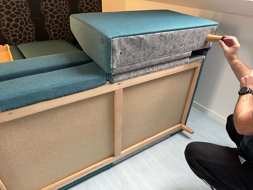Bruno Ecksofa Holzfüße anbringen